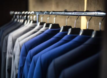 Lý Do Nam Giới Nên Sở Hữu Một Bộ Vest Nam Xanh Navy